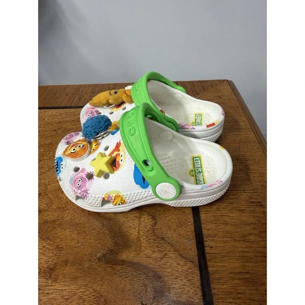 Crocs Sesame Street Be Seen Clogs Kids Size 7 Julia Elmo Zoe Cookie Monster